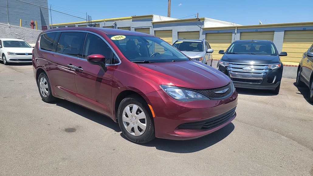 2018 Chrysler Pacifica L image 0