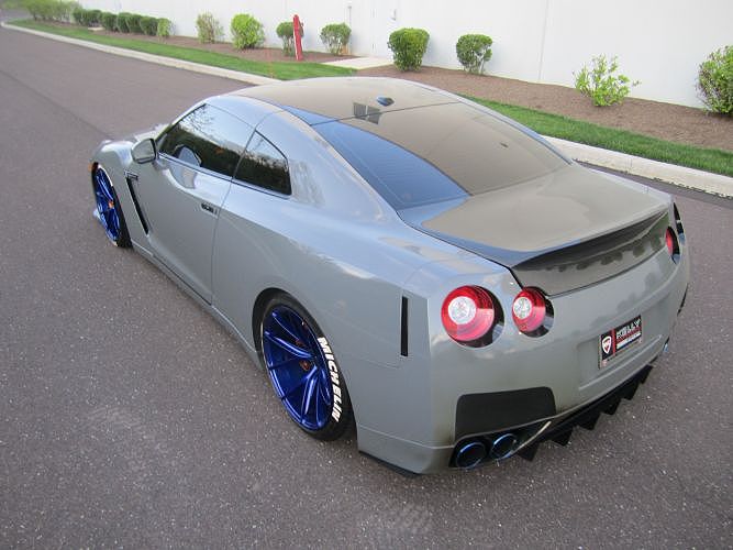 2009 Nissan GT-R Premium image 18