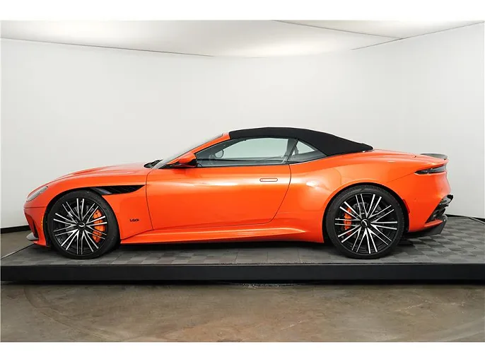 2022 Aston Martin DBS