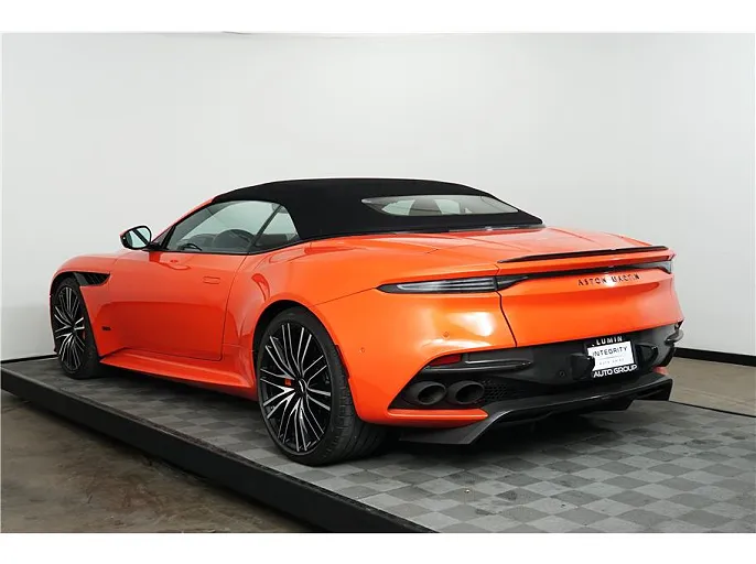 2022 Aston Martin DBS