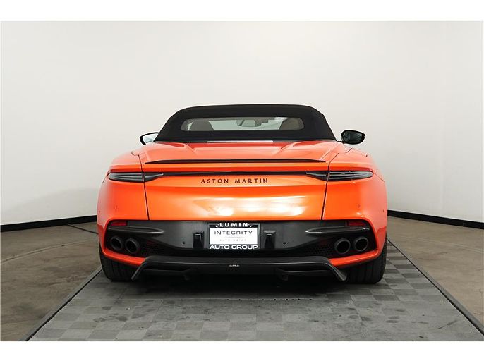 2022 Aston Martin DBS