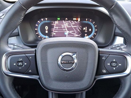 2025 Volvo XC40 Core photo 11