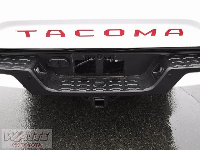 2017 Toyota Tacoma TRD Off Road image 5