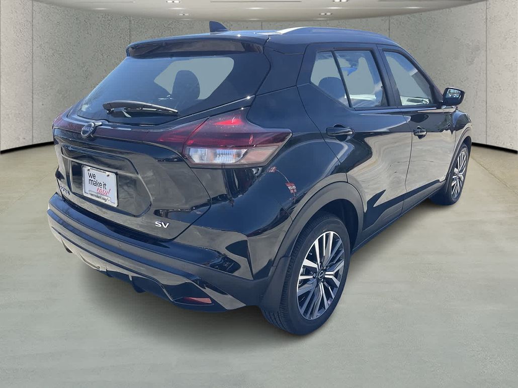 2024 Nissan Kicks SV image 4