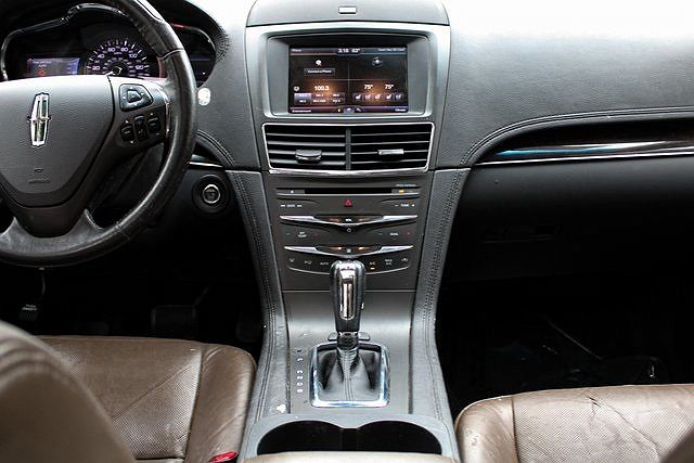 2015 Lincoln MKT null image 17