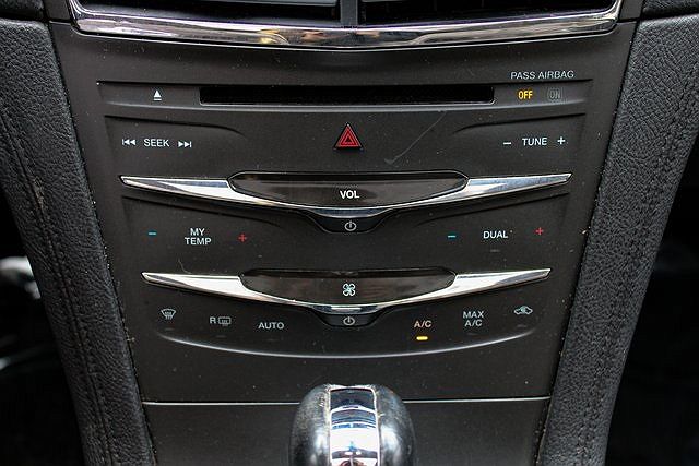 2015 Lincoln MKT null image 20