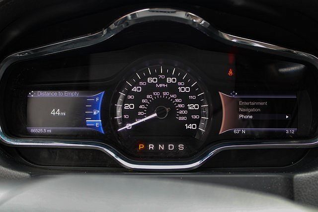 2015 Lincoln MKT null image 28
