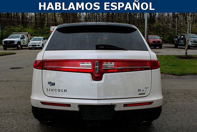 2015 Lincoln MKT null image 3