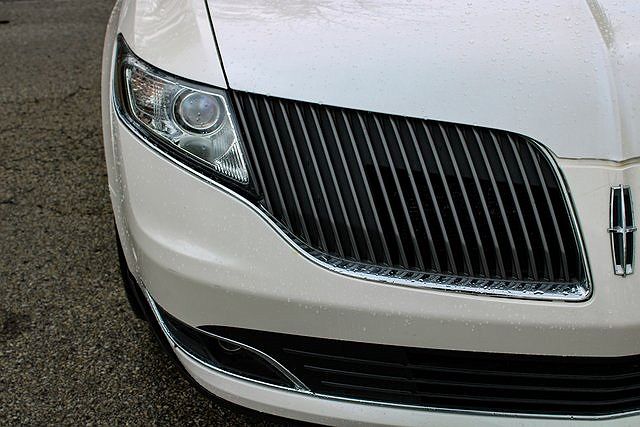 2015 Lincoln MKT null image 41