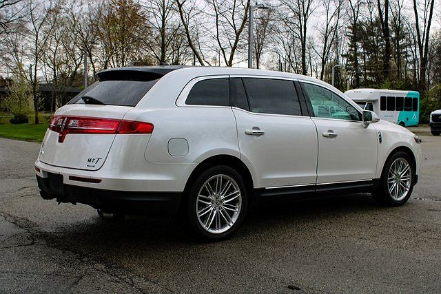 2015 Lincoln MKT null image 46