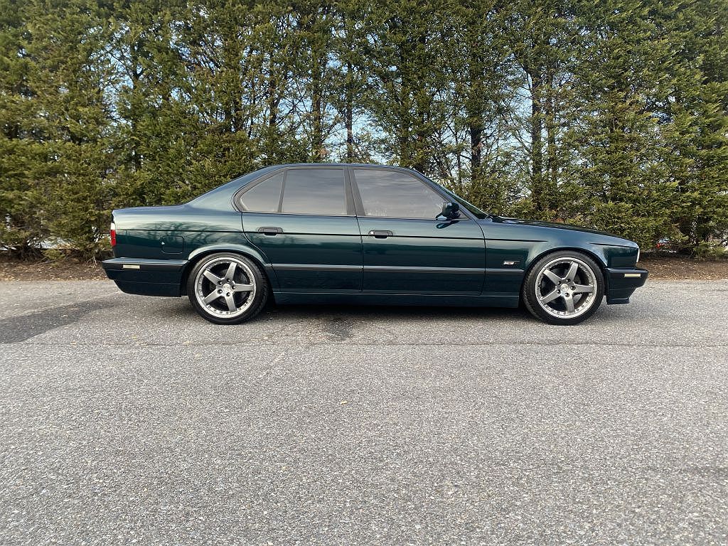 1995 BMW 5 Series 525i image 9