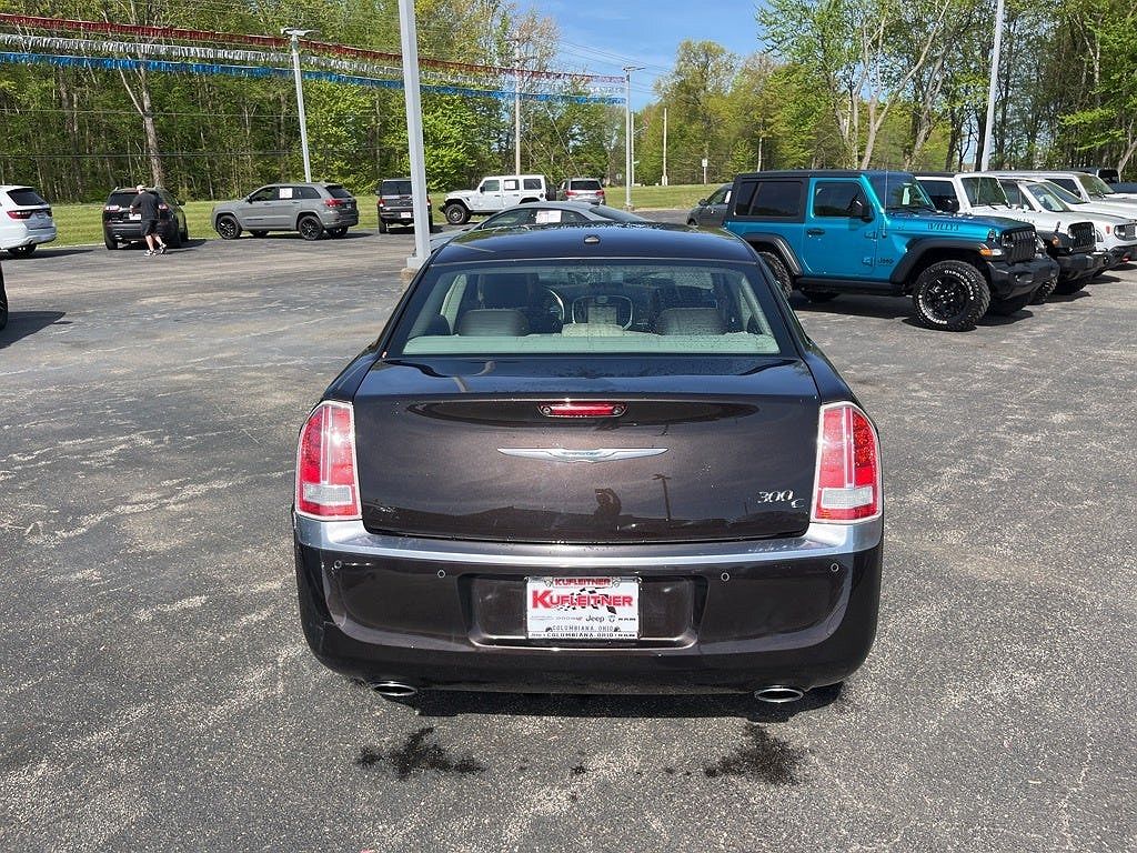 2012 Chrysler 300 C image 3