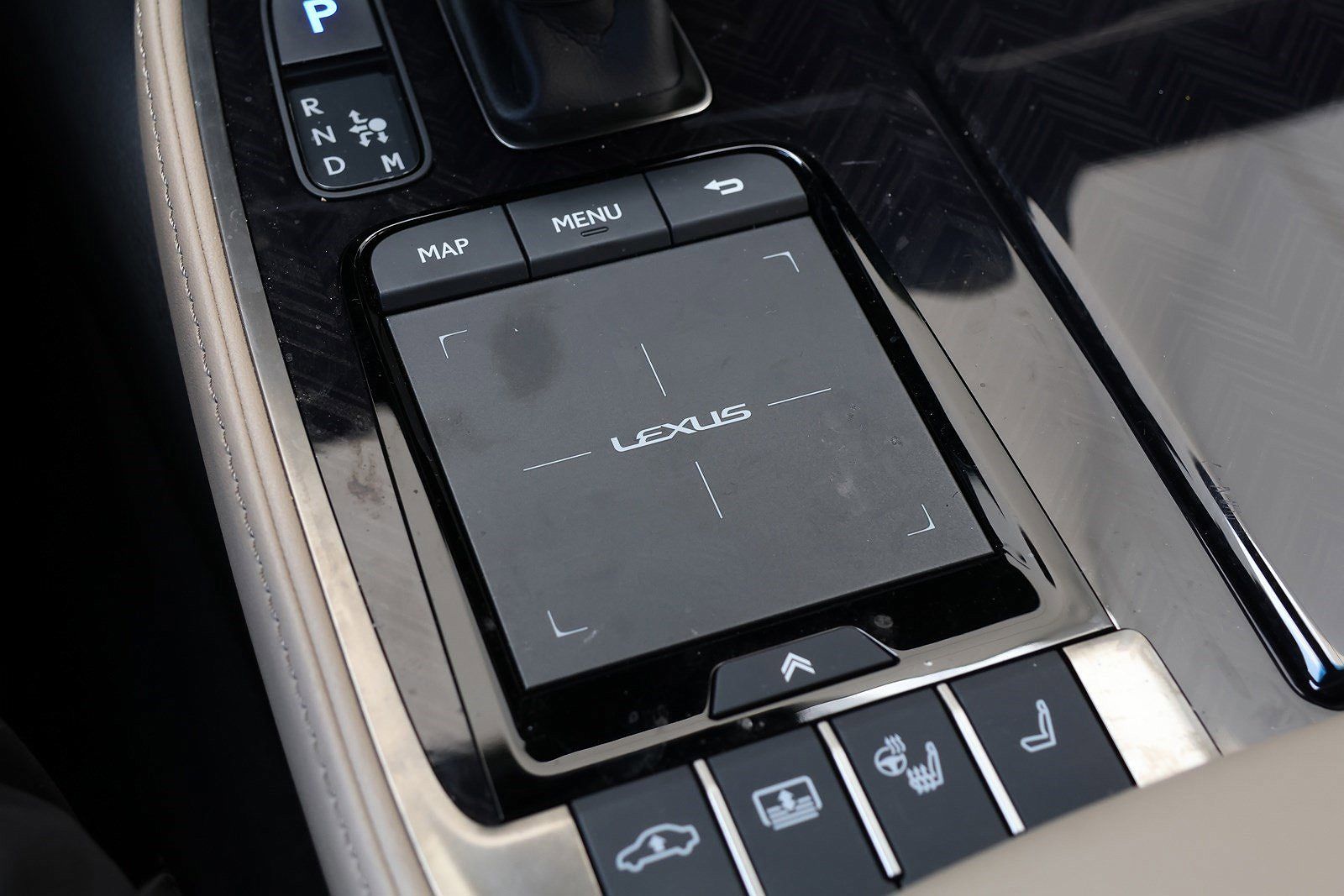 2021 Lexus LS 500h image 26