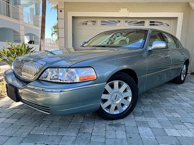 2004 Lincoln Town Car Ultimate L image 0