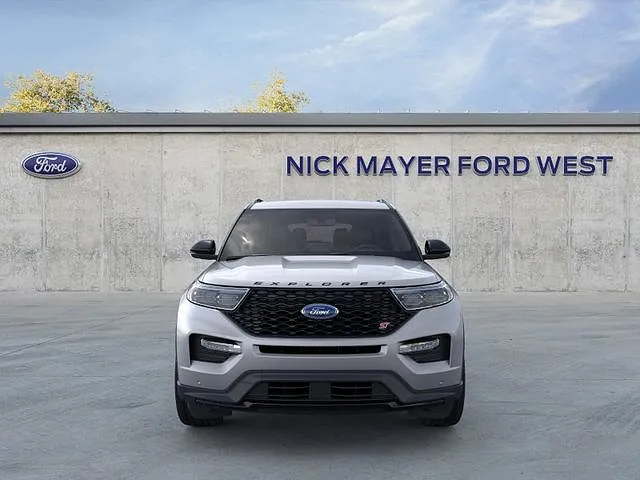 2023 Ford Explorer ST image 5
