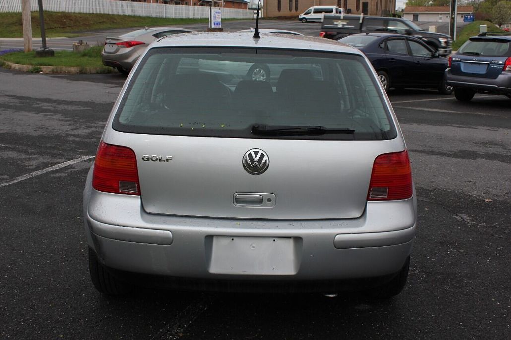 2004 Volkswagen Golf GLS image 3