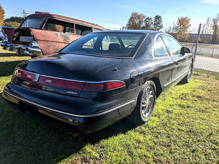 1995 Lincoln Mark Series VIII image 3