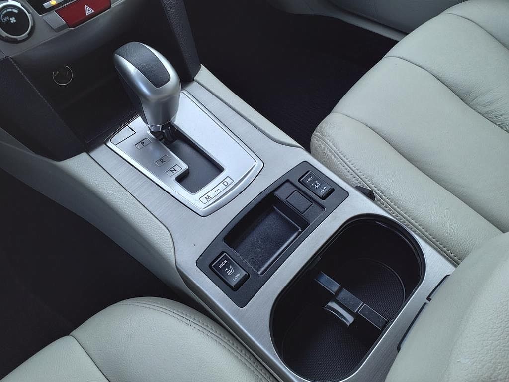 2010 Subaru Outback 3.6R image 9