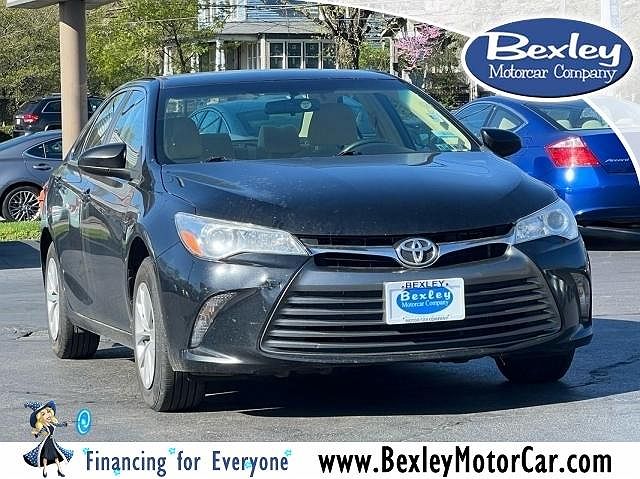 2017 Toyota Camry LE image 0