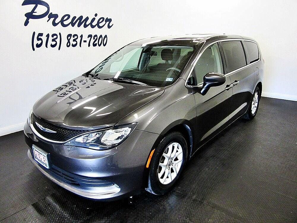 2018 Chrysler Pacifica LX image 0