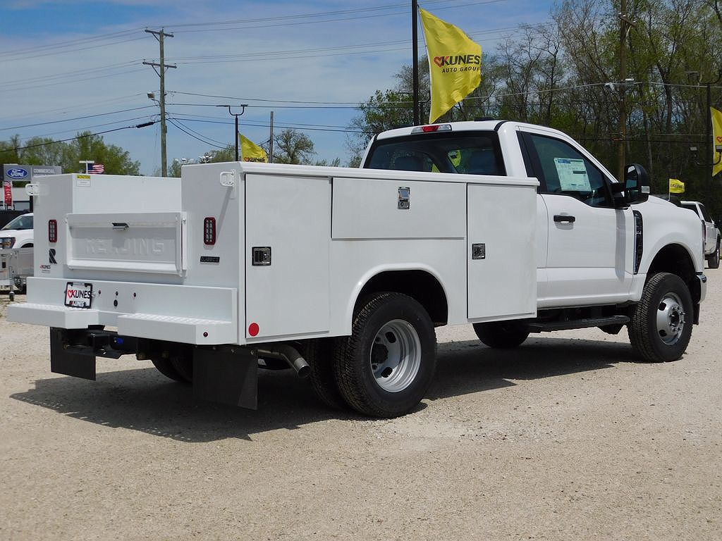 2024 Ford F-350 null image 2