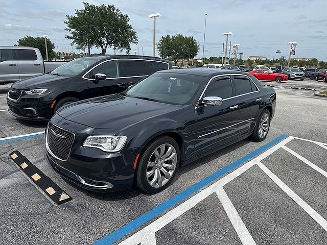 2018 Chrysler 300 Limited Edition image 2