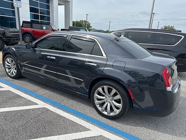 2018 Chrysler 300 Limited Edition image 3