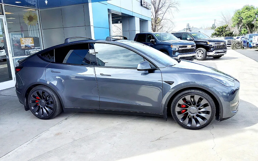 2023 Tesla Model Y Performance image 2