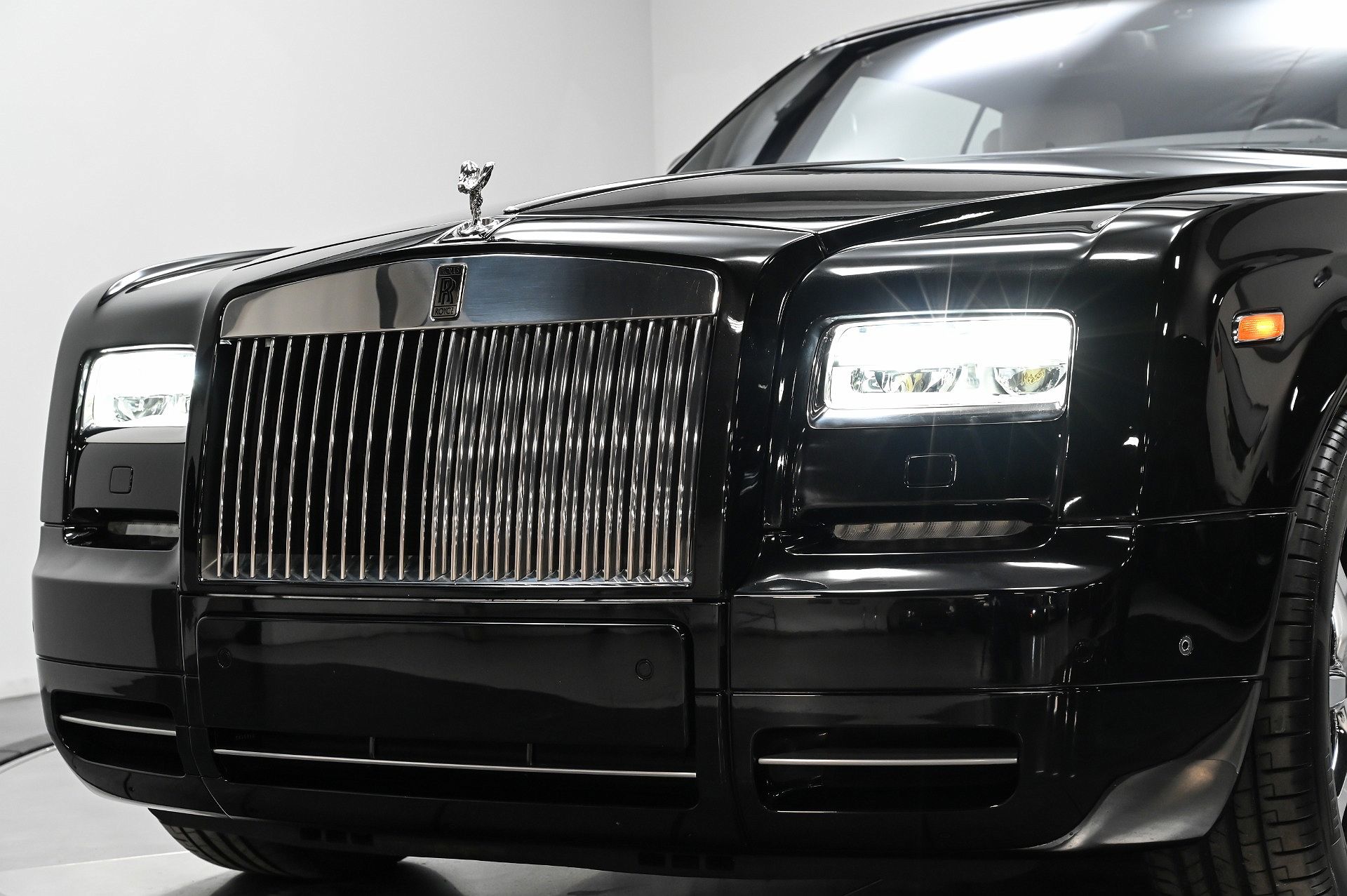 2015 Rolls-Royce Phantom Drophead image 57