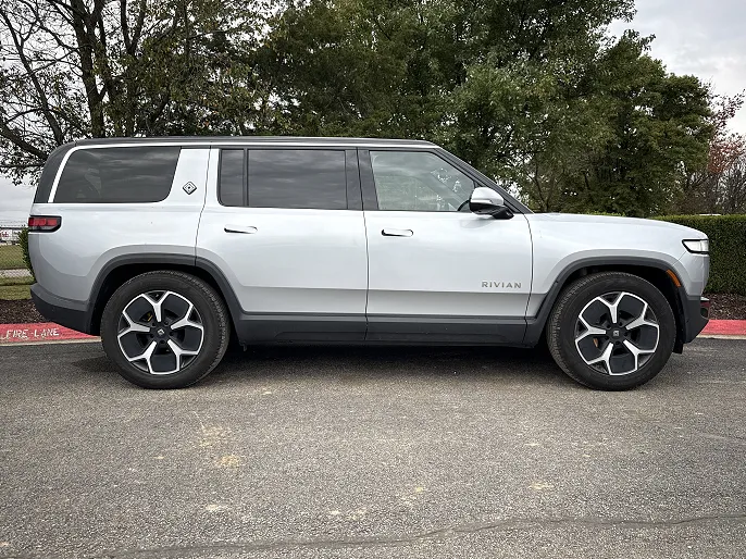 2023 Rivian R1S