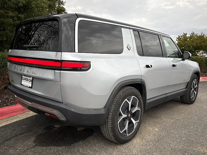 2023 Rivian R1S