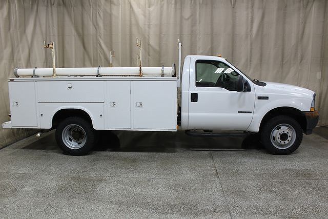 2002 Ford F-550 null image 2