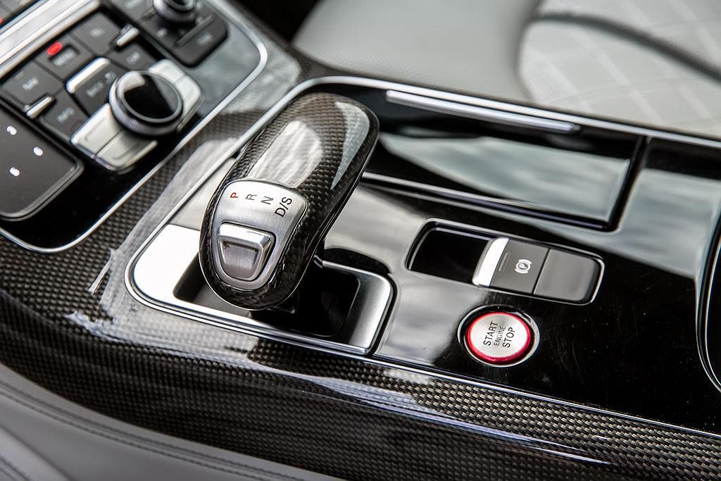 2015 Audi S8 null image 15