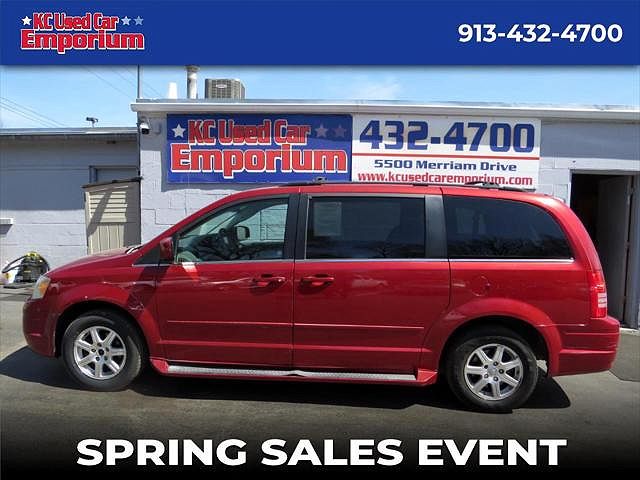 2008 Chrysler Town & Country Touring image 0