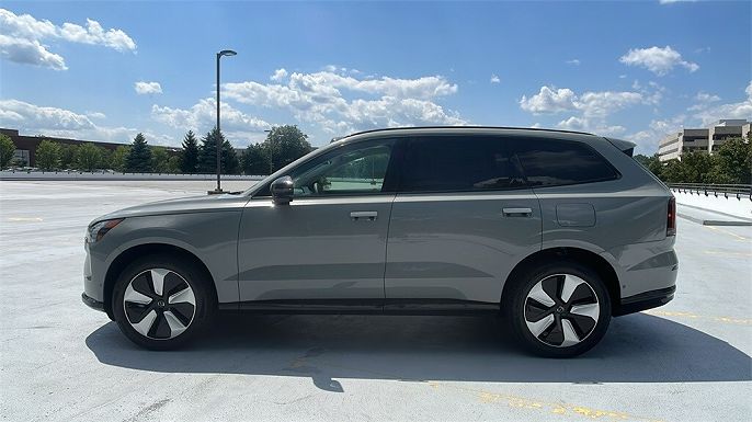 2025 Volvo EX90