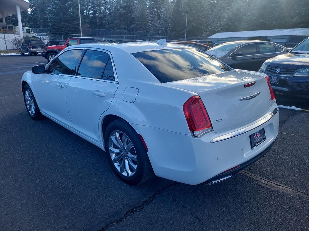 2016 Chrysler 300 Limited Edition image 2