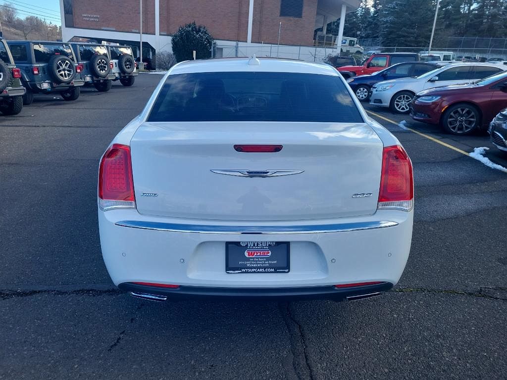 2016 Chrysler 300 Limited Edition image 3