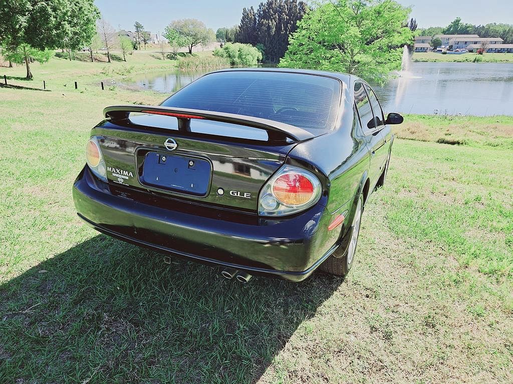2002 Nissan Maxima GLE image 3