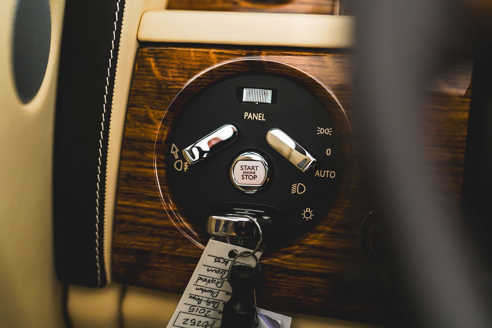 2015 Rolls-Royce Phantom Drophead image 33