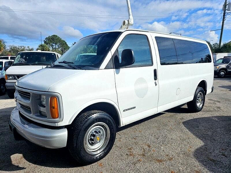 1999 Chevrolet Express 2500 image 1