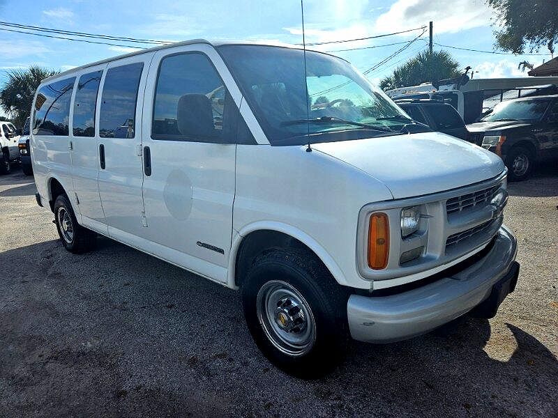 1999 Chevrolet Express 2500 image 2
