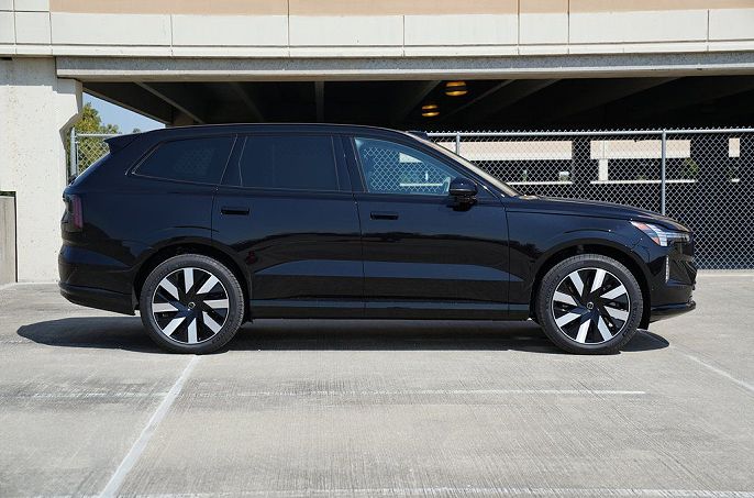 2025 Volvo EX90