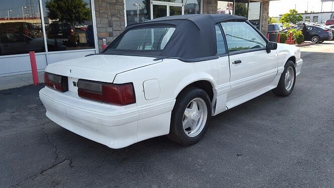 1990 Ford Mustang GT image 5
