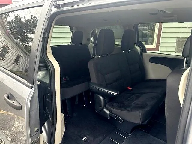 2019 Dodge Grand Caravan SE image 4