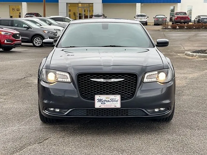 2018 Chrysler 300 S image 1