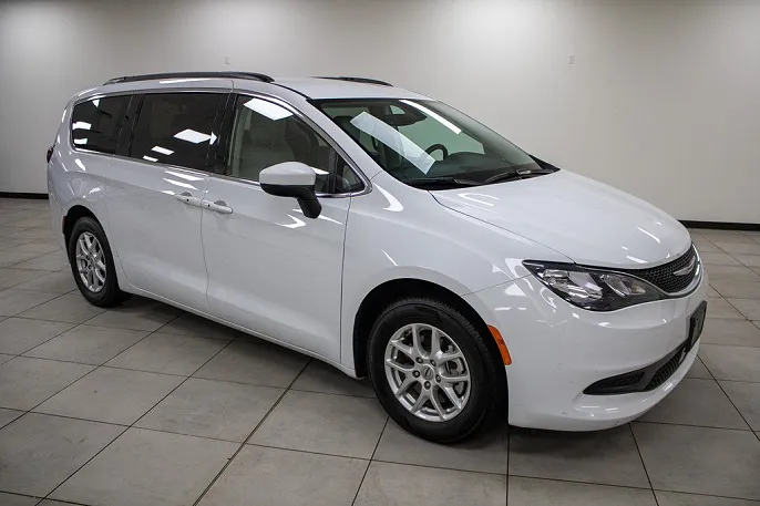 2021 Chrysler Voyager