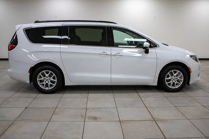 2021 Chrysler Voyager