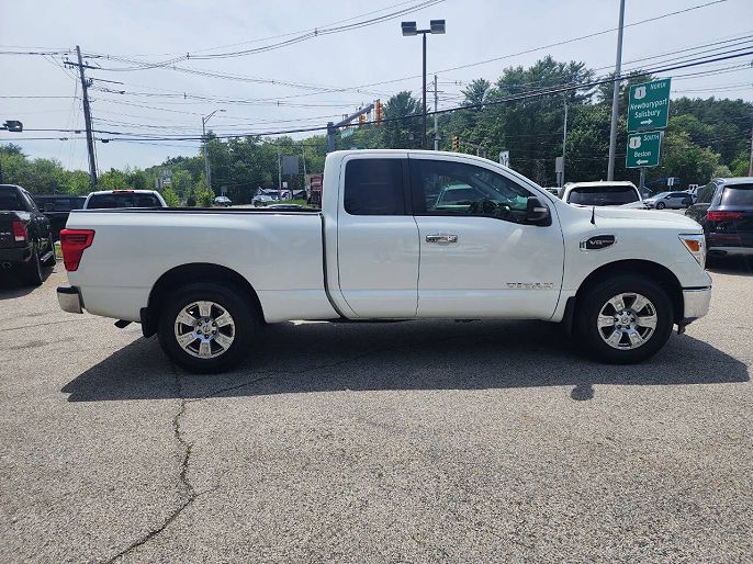 2017 Nissan Titan
