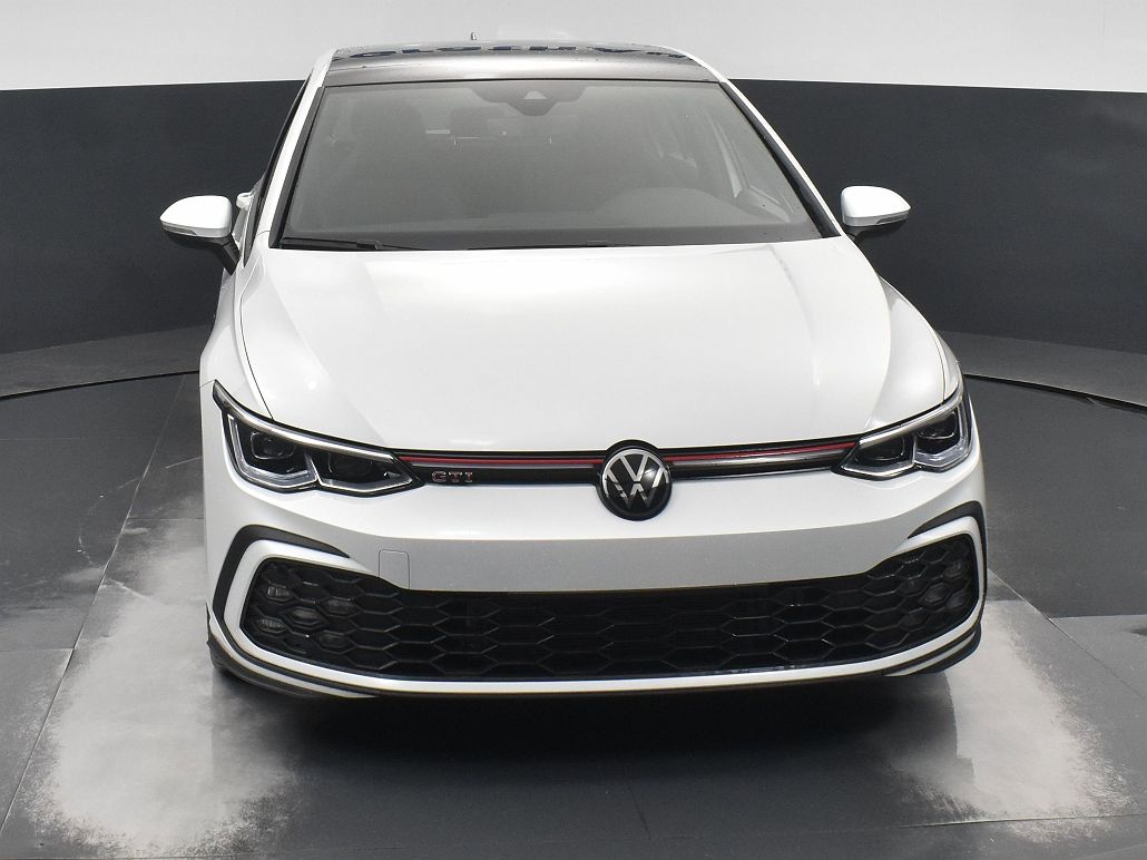 2024 Volkswagen Golf SE image 2