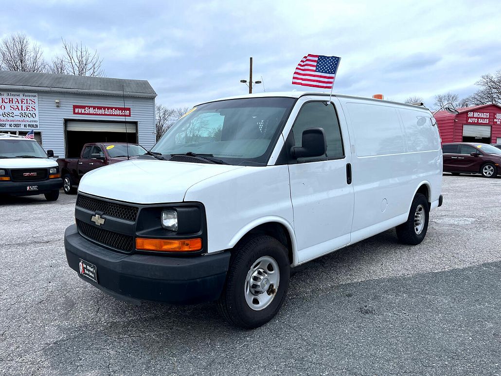 2010 Chevrolet Express 2500 image 1
